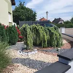 Apartment Sunny By Leslodgespa - Moderne Et Colore, Proche De Bale Et De L'aeroport