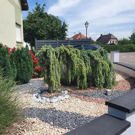 アパート Sunny By Leslodgespa - Moderne Et Colore, Proche De Bale Et De L'aeroport