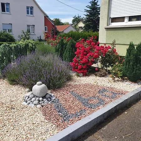 Sunny By Leslodgespa - Moderne Et Colore, Proche De Bale Et De L'aeroport Apartmán *