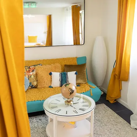 Sunny By Leslodgespa - Moderne Et Colore, Proche De Bale Et De L'aeroport Apartmán *