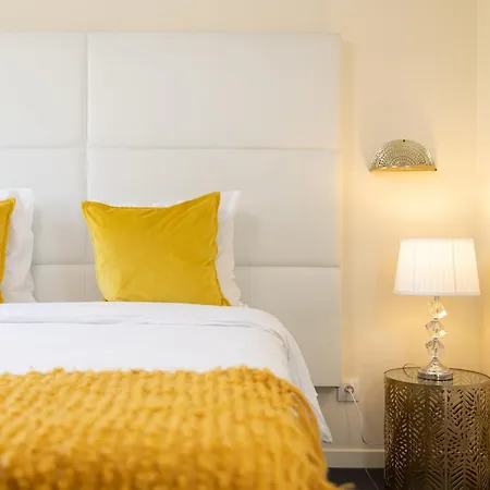 Sunny By Leslodgespa Apartment