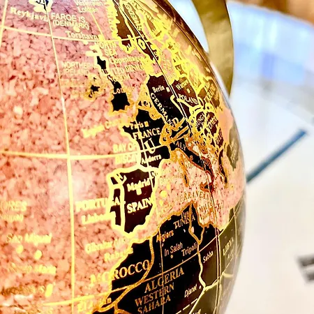 Sunny By Leslodgespa - Moderne Et Colore, Proche De Bale Et De L'aeroport Apartmán