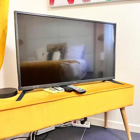 Sunny By Leslodgespa - Moderne Et Colore, Proche De Bale Et De L'aeroport Apartmán